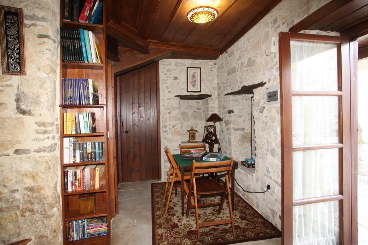 אומודוס Afames House - Beautiful Traditional House מראה חיצוני תמונה