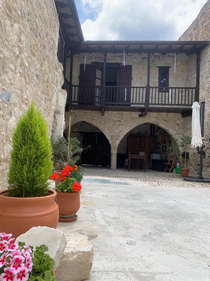 אומודוס Afames House - Beautiful Traditional House מראה חיצוני תמונה