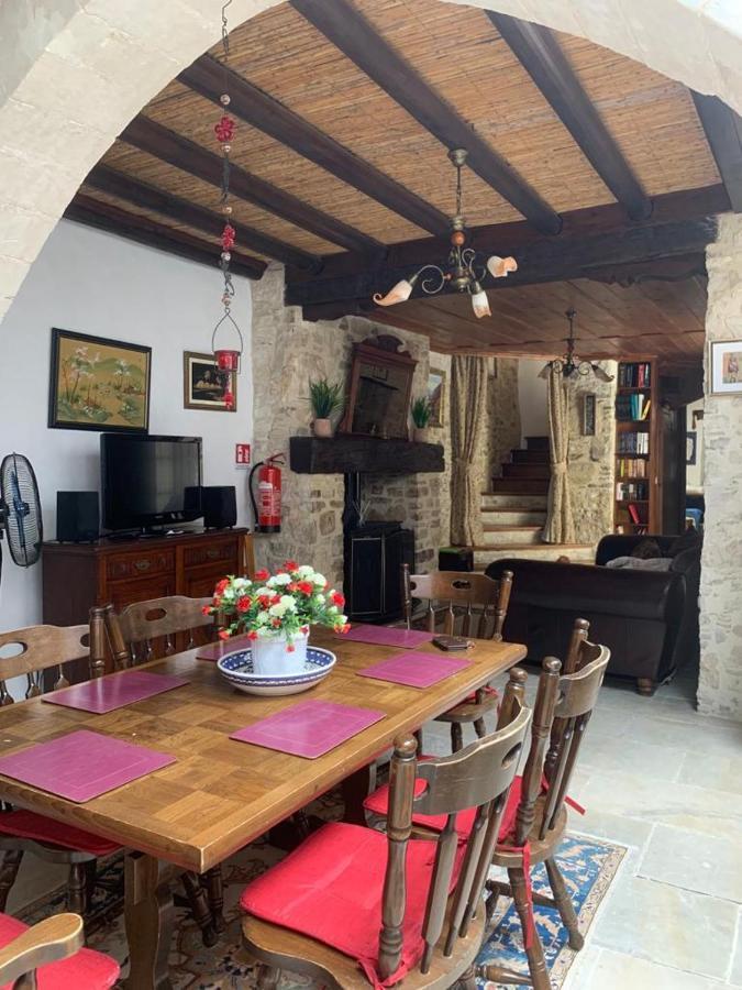 אומודוס Afames House - Beautiful Traditional House מראה חיצוני תמונה