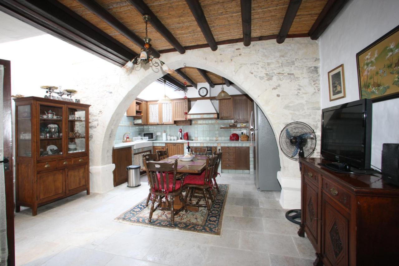 אומודוס Afames House - Beautiful Traditional House מראה חיצוני תמונה