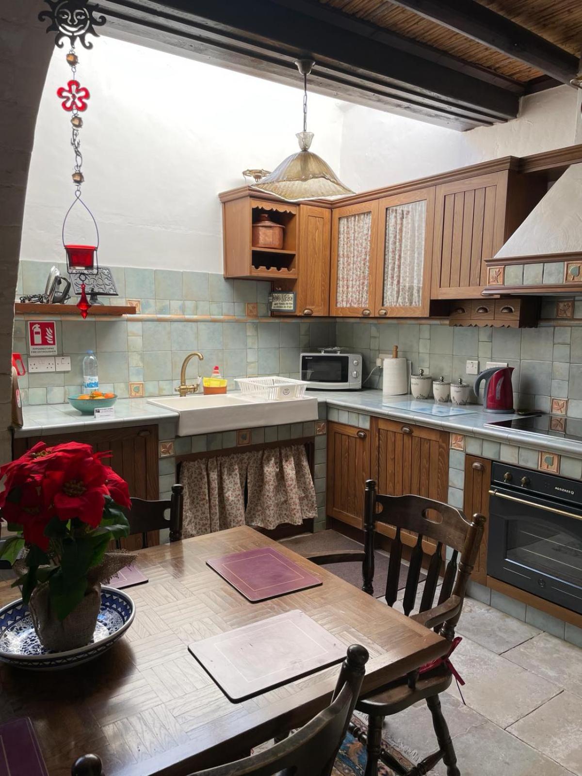 אומודוס Afames House - Beautiful Traditional House מראה חיצוני תמונה